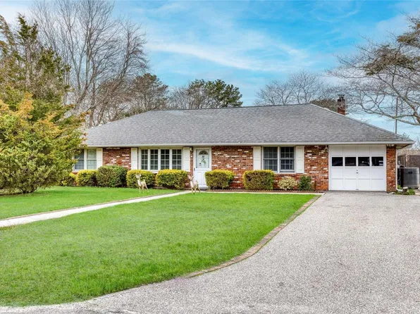 86 Bridgeport Avenue, East Patchogue, NY 11772