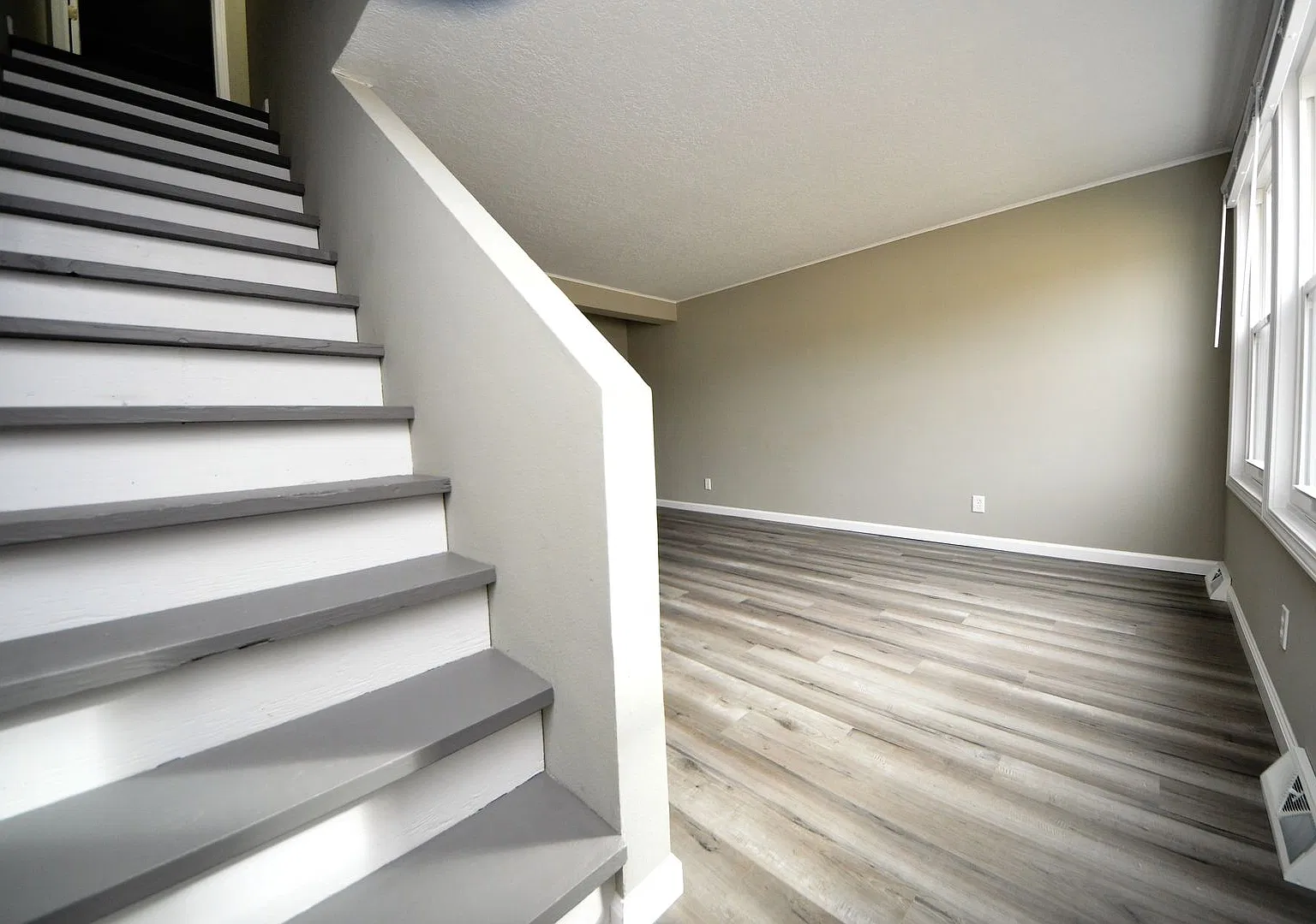 Recently Renovated 2 Bedroom 2.5 Bathroom Townhome — Photo 2