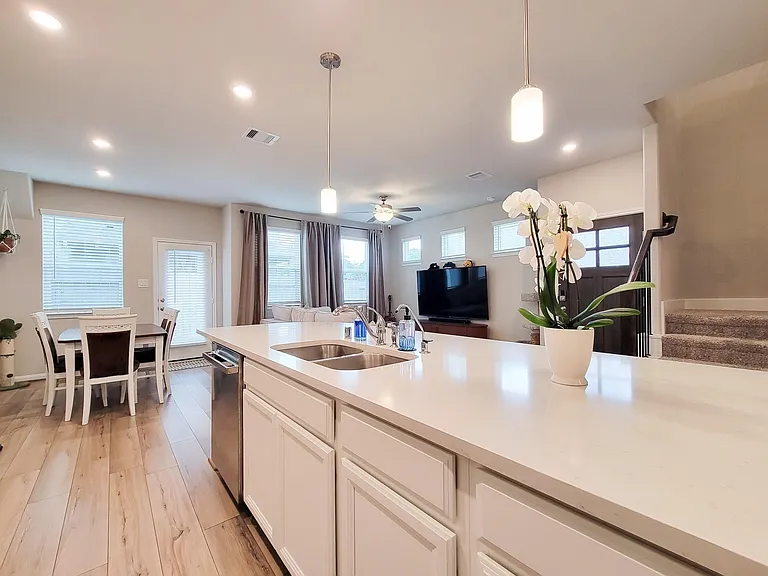 1510 Lakeline Oak Dr — Photo 16