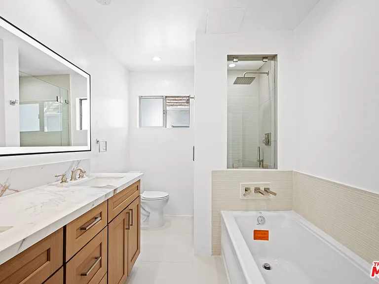 136 S Palm Dr #201 — Photo 11