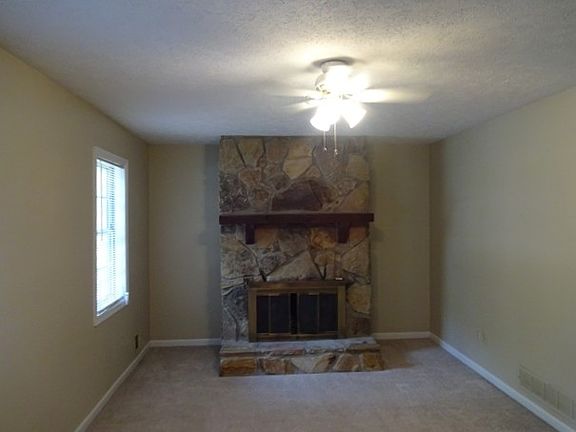 3rd image of 63 Landmark Ln SW