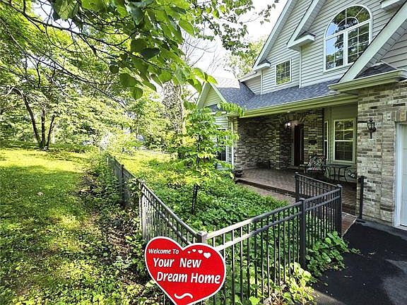 5th image of 364 Whispering Forest Ln