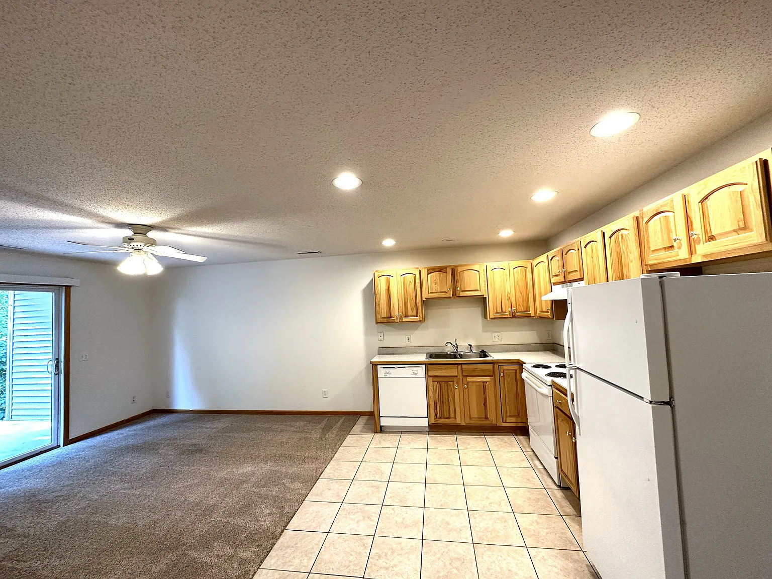 2 bed, 800 sqft, $1,300 — Photo 4