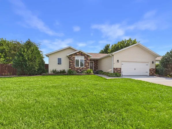 1383 Evergreen St, Minden, NE 68959