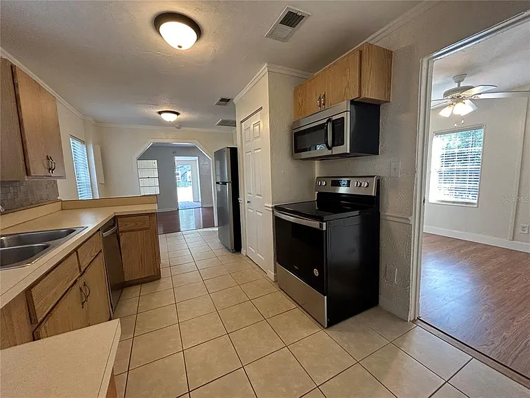 3304 NW 20th St — Photo 15