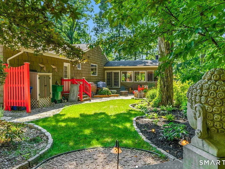 92 Kenmore Rd — Photo 24