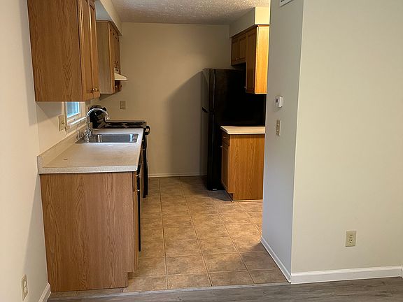 4th image of 35 Cinnamon Cir