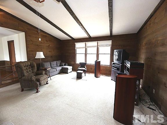 3rd image of 402 Yellit Ln