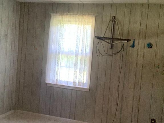 3rd image of 1631 Court Rd