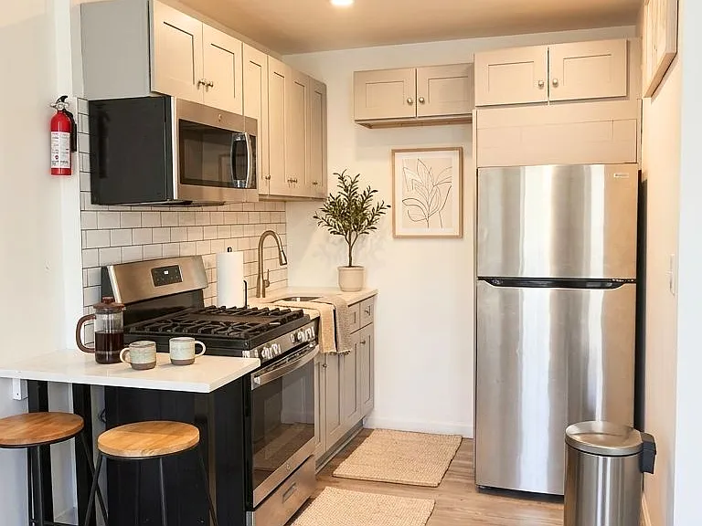 985 Herkimer St #3 — Photo 3