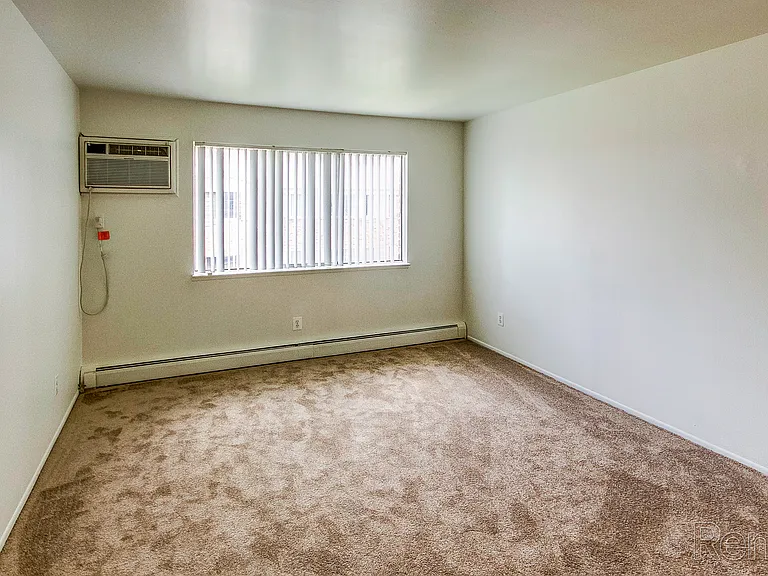 Wagon Wheel Apartments — Photo 17