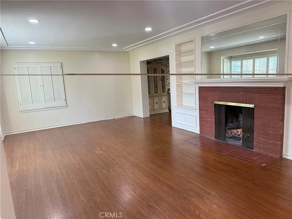 3 bed, 1.5 bath, 3200 sqft, $3,800 — Photo 2