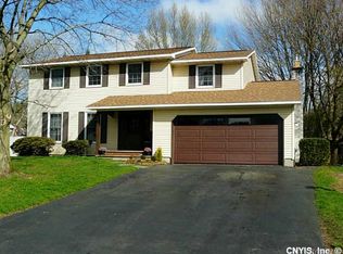 104 Sheatree Ln, North Syracuse, NY 13212