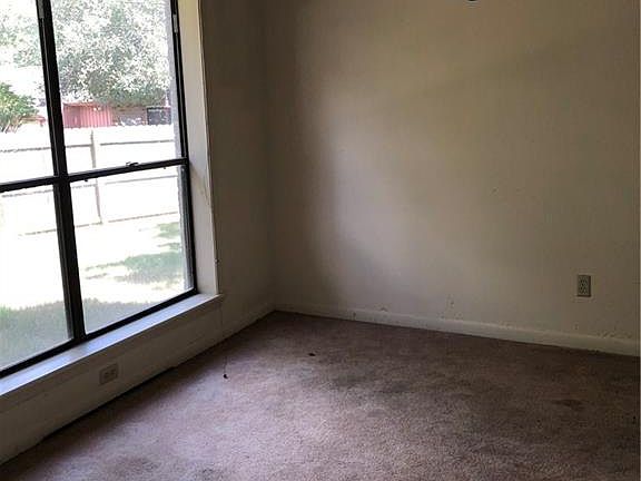 4th image of 1116 Lamar Dr