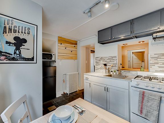 5th image of 2528 Pillsbury Ave S #1