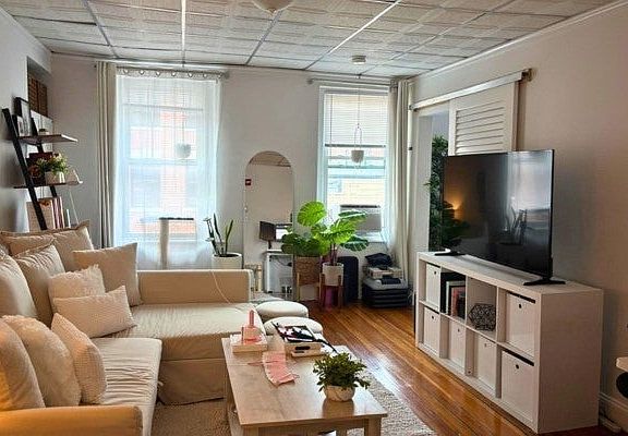 3rd image of 17 Fleet St APT 4