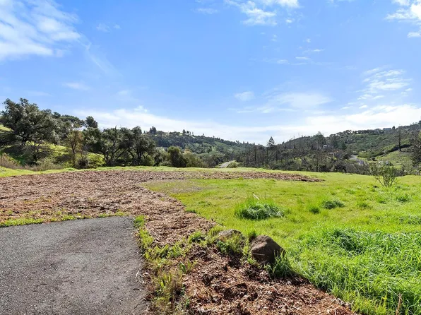 1033 Sundown Trail, Santa Rosa, CA 95404
