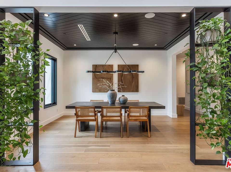 18938 Wells Dr, Tarzana, CA 91356 | Zillow