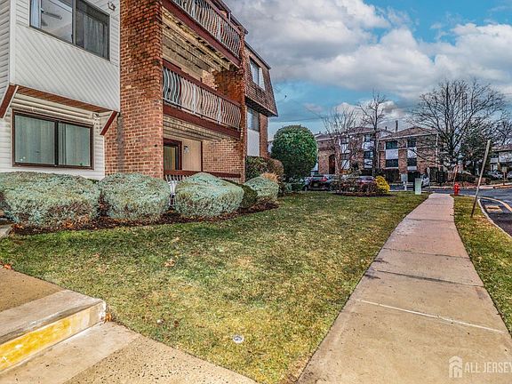 2nd image of 312 Edison Glen Ter