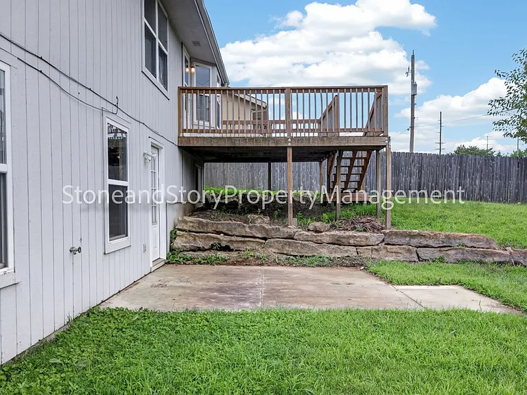 6926 SW 17th St — Photo 40