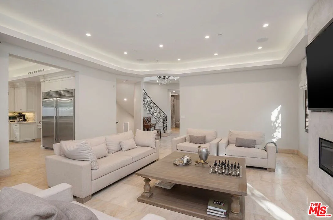 6 bed, 8.0 bath, $25,000 — Photo 3