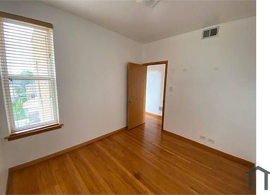 5th image of 10605 S Prairie Ave #3
