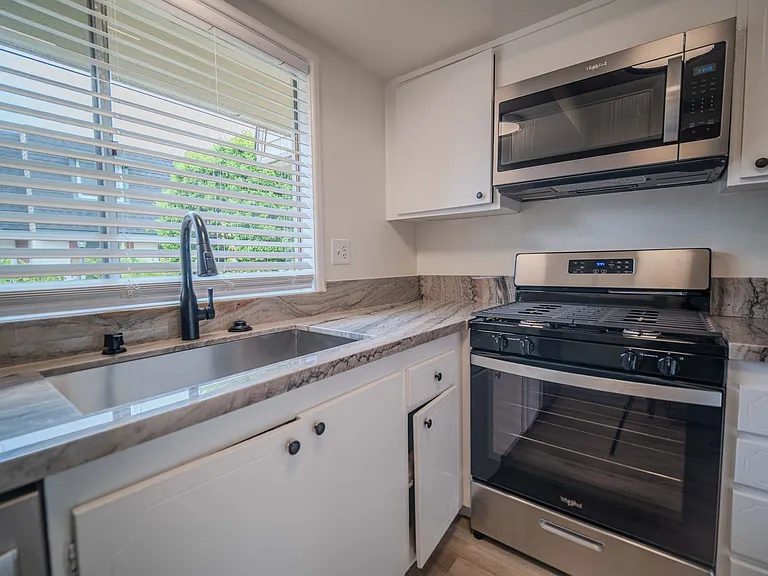 20368 Flora Ln — Photo 13