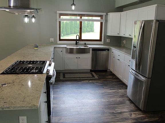 4th image of 820 Iroquois Trl