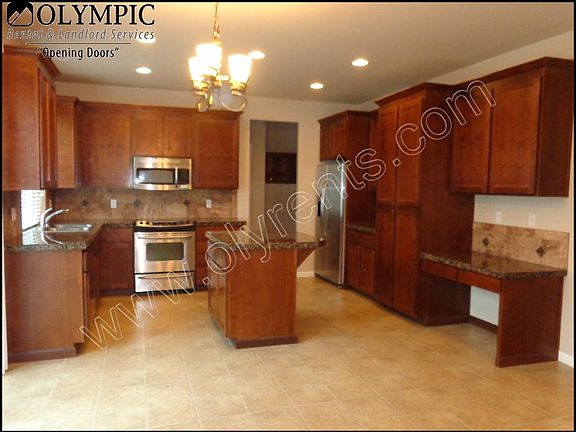 2nd image of 3828 Ingleside Dr SE