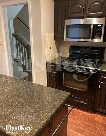 9955 Melrose Dr — Photo 5
