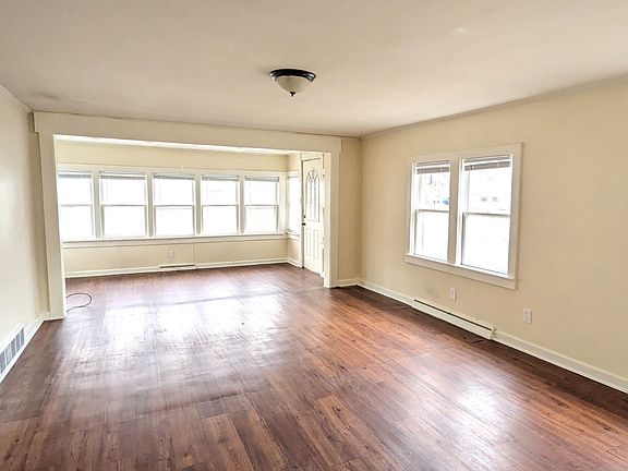 3rd image of 1343 E Broadway Ave