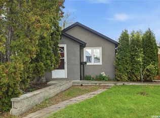 908 L AVENUE N, Saskatoon, SK S7L 2R6