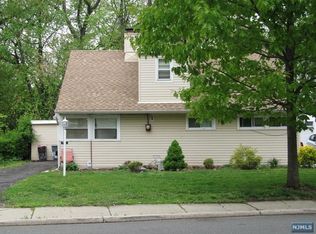 528 River Rd, Teaneck, NJ 07666