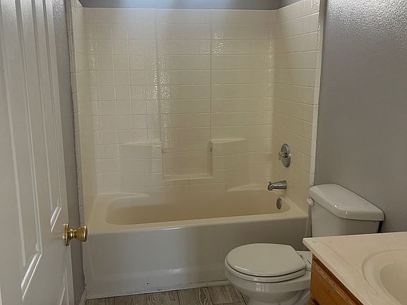 5th image of 633 Mead Ln