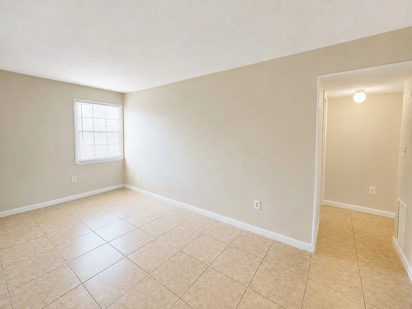 1 bed, 780 sqft, $1,100 — Photo 2