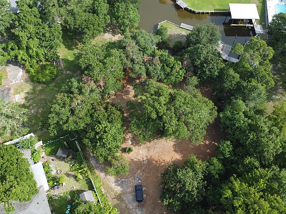 4th image of 839 Graveline Rd