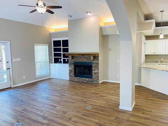 3rd image of 426 Ridgewood Cir