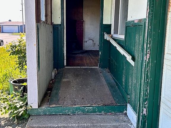 5th image of 405 W Essex St