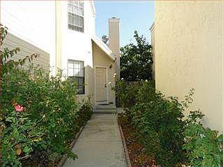 2nd image of 421 Glenmoor Cir