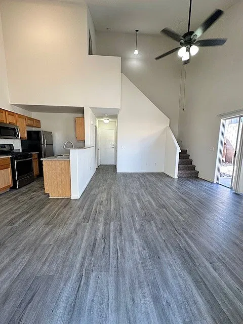 3 bed, 2.5 bath, 1200 sqft, $1,694 — Photo 3