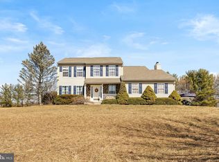 2 Alexander Dr, Allentown, NJ 08501