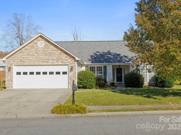 24 Meadow Pathway Dr, Fletcher, NC 28732