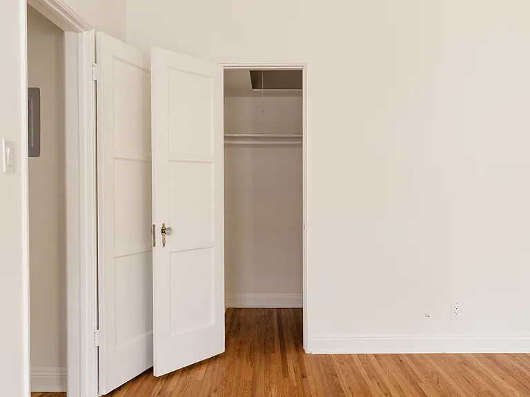 1056 S Genesee Ave #4 — Photo 11