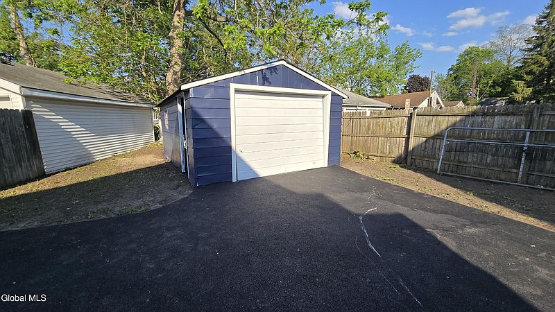 4th image of 237 Cherry Street