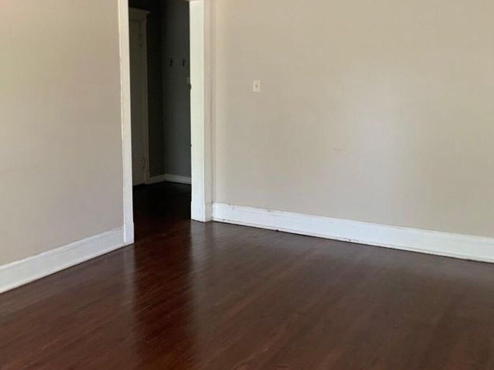 2nd image of 5046 S Blackstone Ave Unit 1