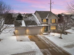 1122 Yorkshire Dr S, Sycamore, IL 60178