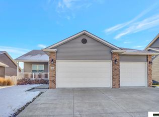7841 Yankee Woods Dr, Lincoln, NE 68516