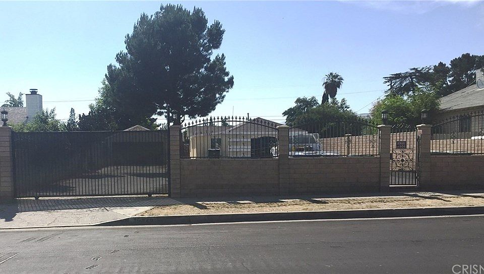1st image of 10925 Burnet Ave