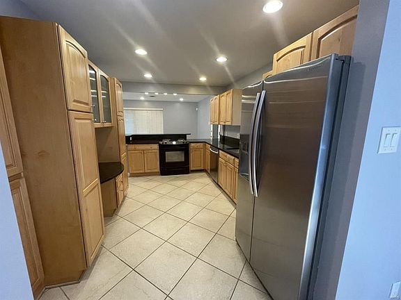 3rd image of 8408 Louwen Dr