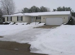 2107 E 40th St, Sterling, IL 61081